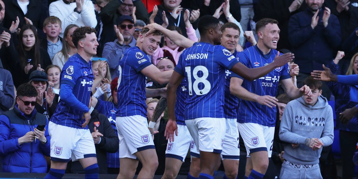 Everton and Moyes hold face-to-face meeting with £30m "monster" over move