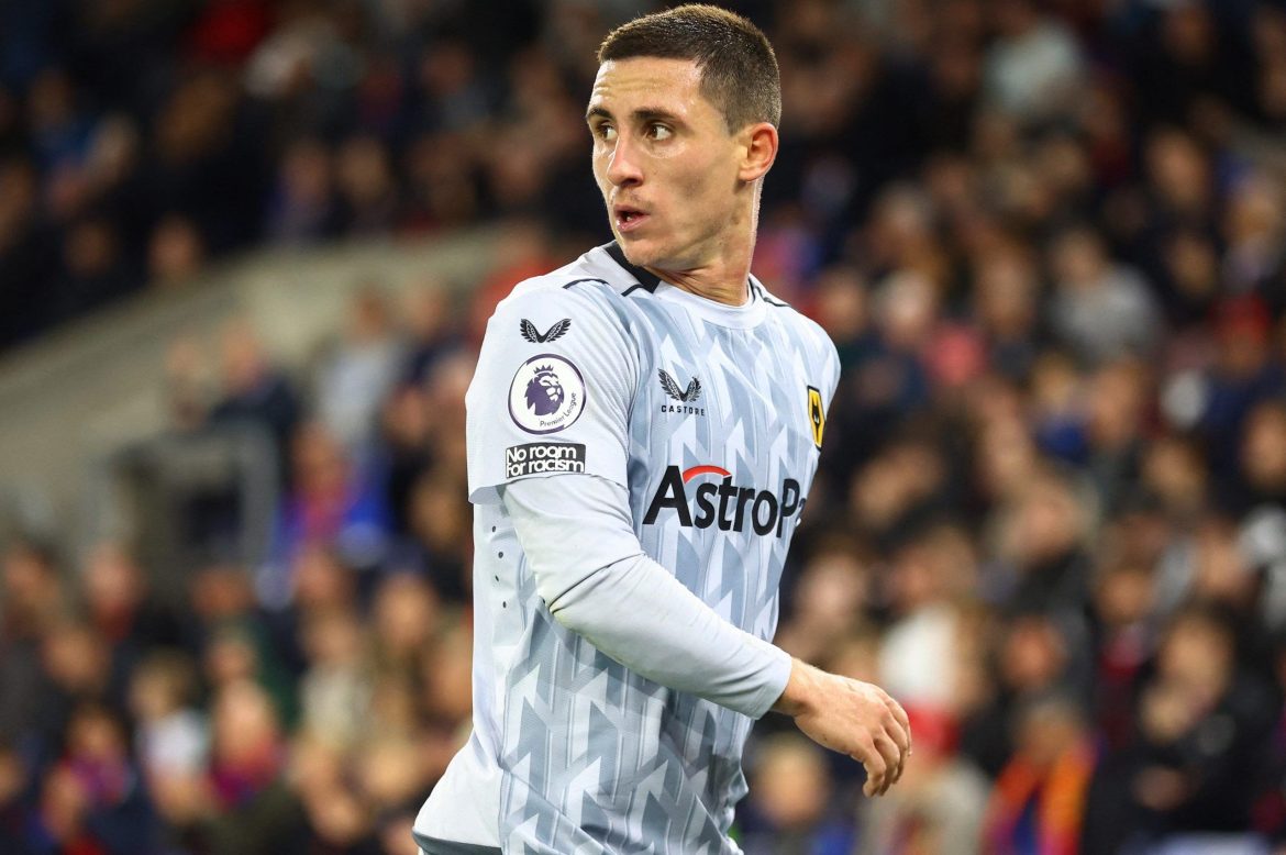 Wolves: Davis must drop Daniel Podence